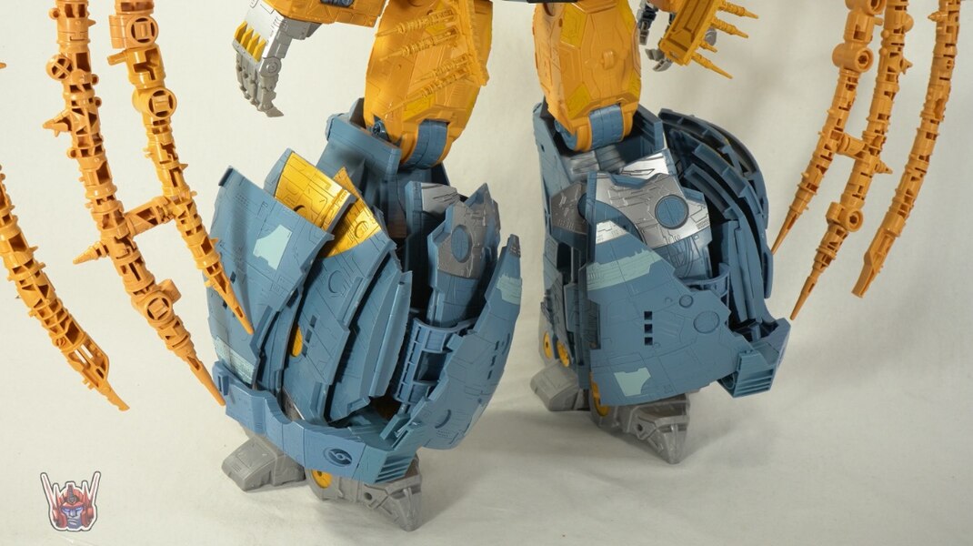 Transformers HasLab War For Cybertron Unicron Review  (46 of 58)